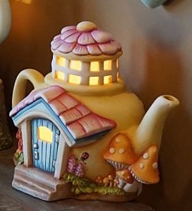 CM3953 Cozy Teapot Fairy Cottage